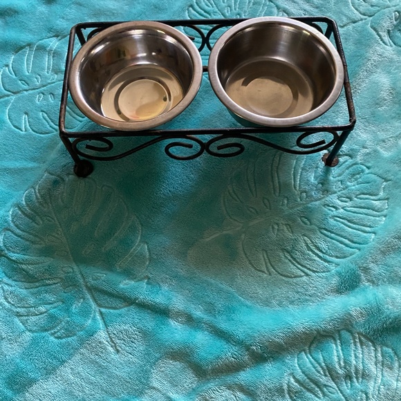 Vintage Small Pet Bowls with Stand - Picture 3 of 4